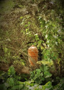 Terrakotta Bienenstock in der Natur