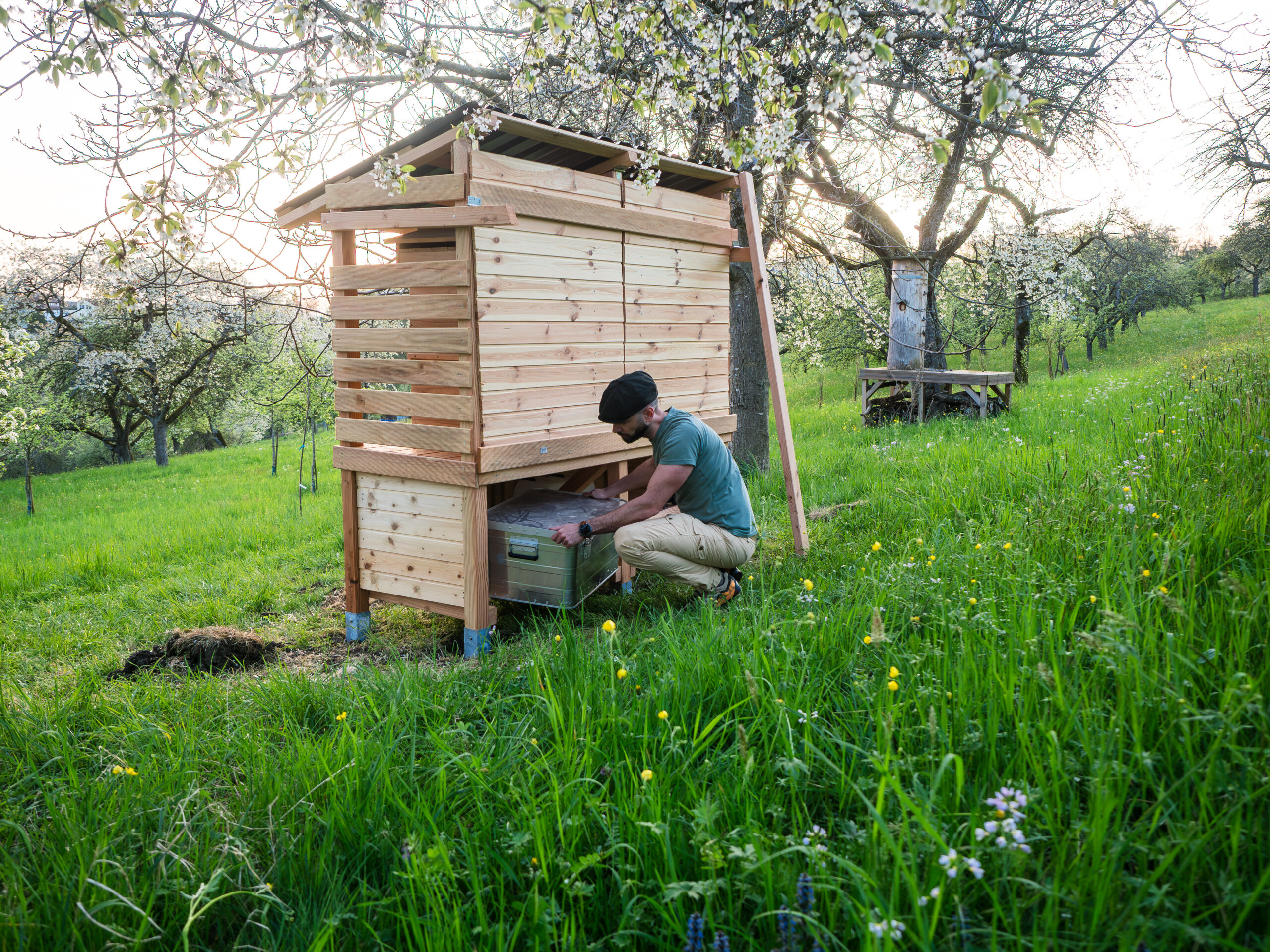 Bienenstand mit Aufbewahrungsmöglichkeit